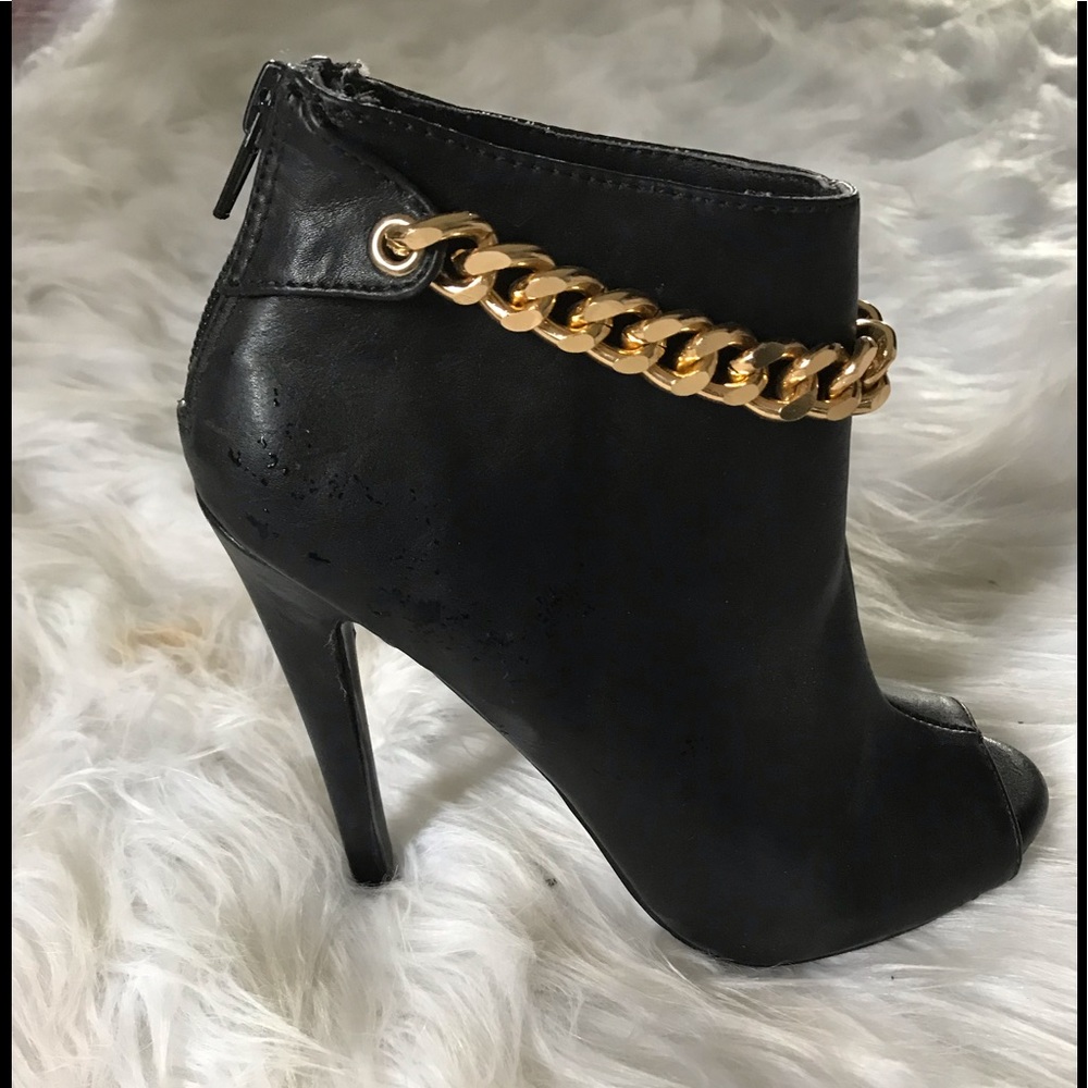 Steve Madden bootie🖤💛